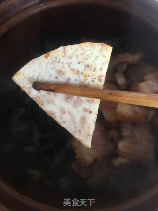 烧肉焖芋头的做法步骤：7