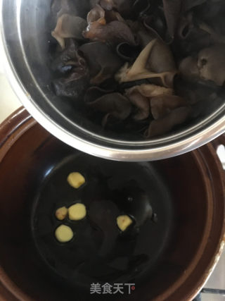 烧肉焖芋头的做法步骤：6