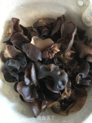 烧肉焖芋头的做法步骤：2