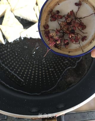 卷心菜焖塌豆腐的做法步骤：6