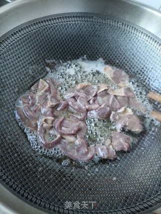 菠菜炒猪肝的做法步骤：11