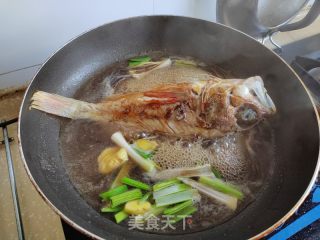糖醋红石斑鱼的做法步骤：6