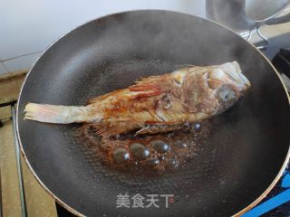 糖醋红石斑鱼的做法步骤：5