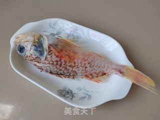 糖醋红石斑鱼的做法步骤：1