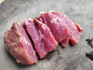 牛肉炒儿菜的做法步骤：2