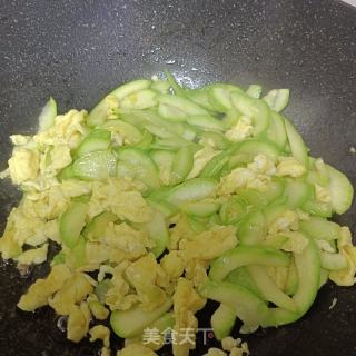 西葫芦炒鸡蛋的做法步骤：7