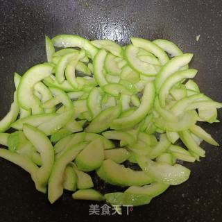 西葫芦炒鸡蛋的做法步骤：4