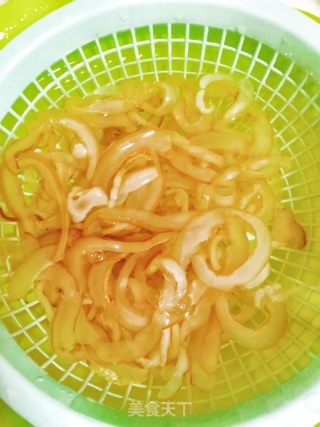 凉拌海蜇丝的做法步骤：1