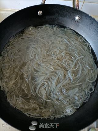 白辣椒粉条馅的做法步骤：2