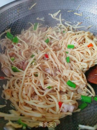 炒黄金笋丝的做法步骤：10