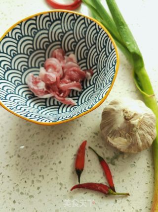 炒黄金笋丝的做法步骤：5