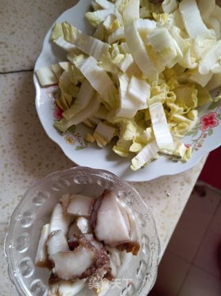腊肉炒娃娃菜的做法步骤：1
