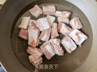 双椒排骨的做法步骤：2