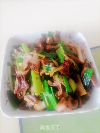 蒜苗炒花肠的做法步骤：5