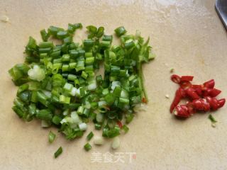 燕麦葱花黑全麦鸡蛋煎饼的做法步骤：1