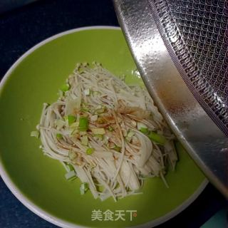 葱油金针菇的做法步骤：8