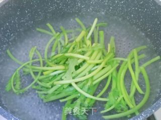凉拌茼蒿的做法步骤：6