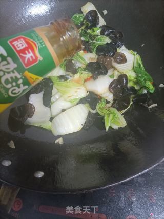 木耳炒白菜的做法步骤：10