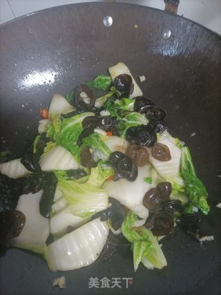 木耳炒白菜的做法步骤：7
