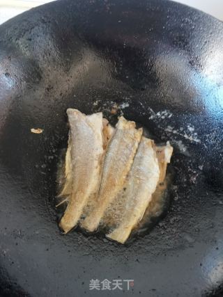 家熬鲫头鱼的做法步骤：3