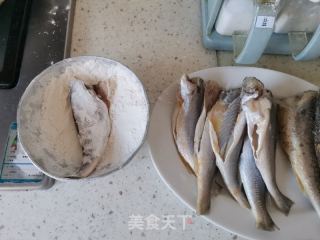 家熬鲫头鱼的做法步骤：2