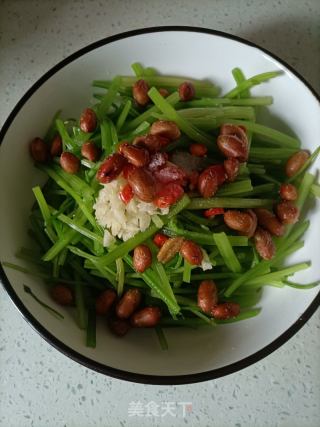 炝拌芹菜的做法步骤：7