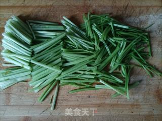 炝拌芹菜的做法步骤：1