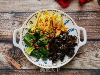 黄瓜木耳拌豆腐皮的做法步骤：8