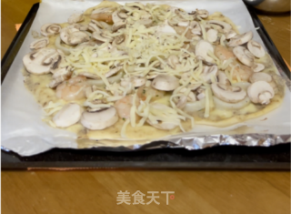 海鲜蘑菇披萨的做法步骤：6