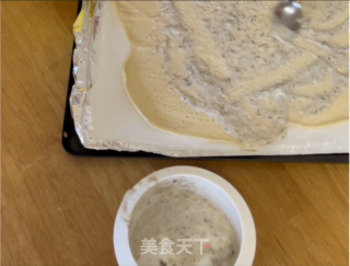 海鲜蘑菇披萨的做法步骤：4