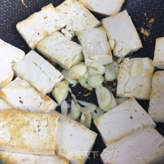 五花肉烧豆腐的做法步骤：6
