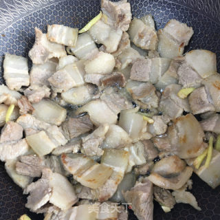 五花肉烧豆腐的做法步骤：4