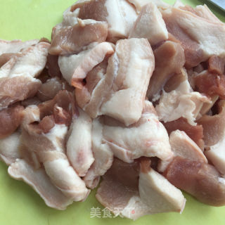 五花肉烧豆腐的做法步骤：1
