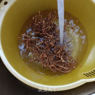 虫草花薏米炖鹌鹑的做法步骤：9