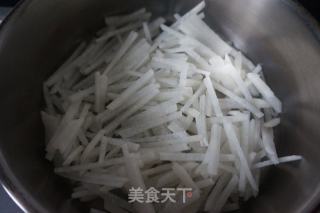 萝卜丝炖鱼的做法步骤：2