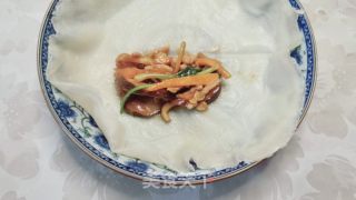 春饼（胡萝卜香菇肉丝馅）的做法步骤：5