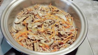 春饼（胡萝卜香菇肉丝馅）的做法步骤：3