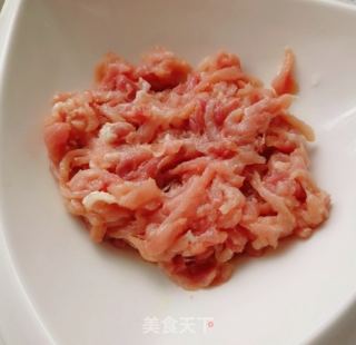 鱼香肉丝的做法步骤：1
