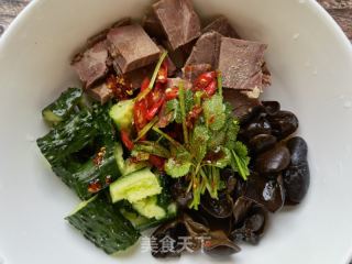 黄瓜木耳拌驴肉的做法步骤：7