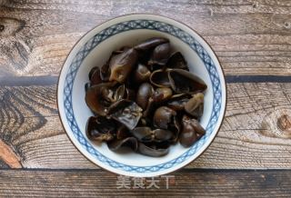 黄瓜木耳拌驴肉的做法步骤：2
