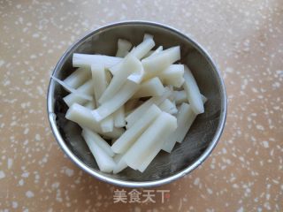 胡萝卜包菜肉丝炒年糕的做法步骤：3
