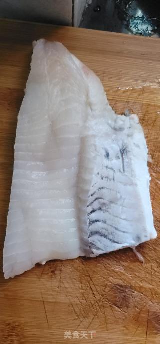椒盐鱼片的做法步骤：1