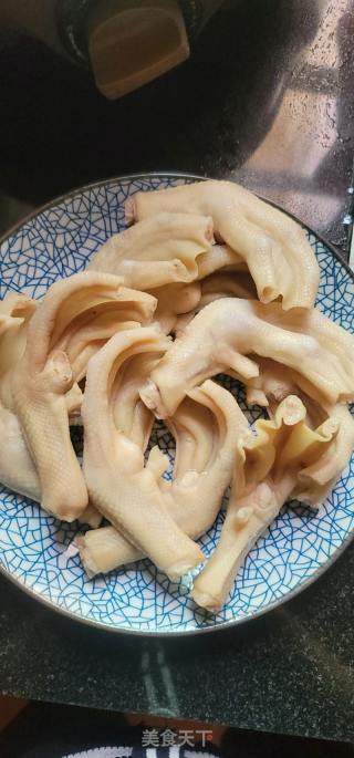 卤鸭掌的做法步骤：3