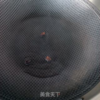 红油榨菜炒大肠的做法步骤：3
