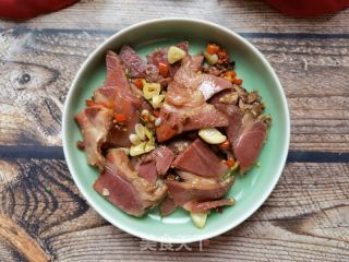 小米椒蒜蓉炒驴肉的做法步骤：8