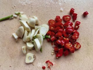小米椒蒜蓉炒驴肉的做法步骤：3