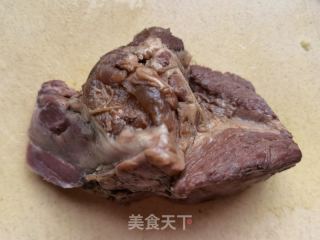 小米椒蒜蓉炒驴肉的做法步骤：1