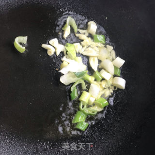 洋葱青椒炒腊肉的做法步骤：5