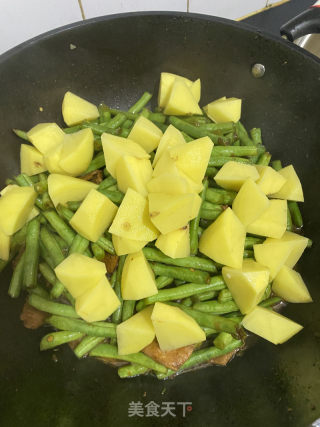猪肉土豆炖豆角的做法步骤：7