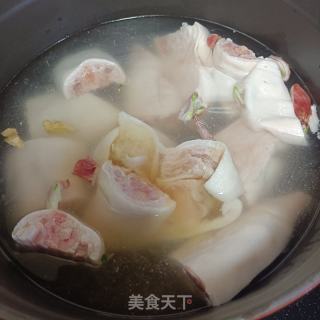 花生烧猪蹄的做法步骤：1